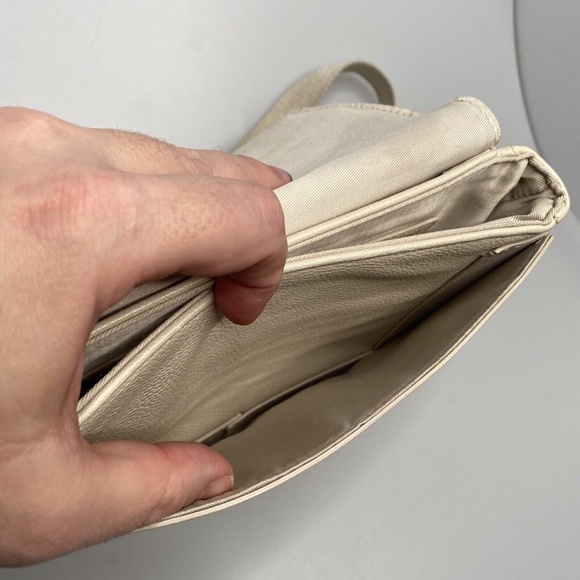 Forever 21 Small Ivory Off-white Crossbody Bag Vegan Leather Purse - Picture 5 of 10